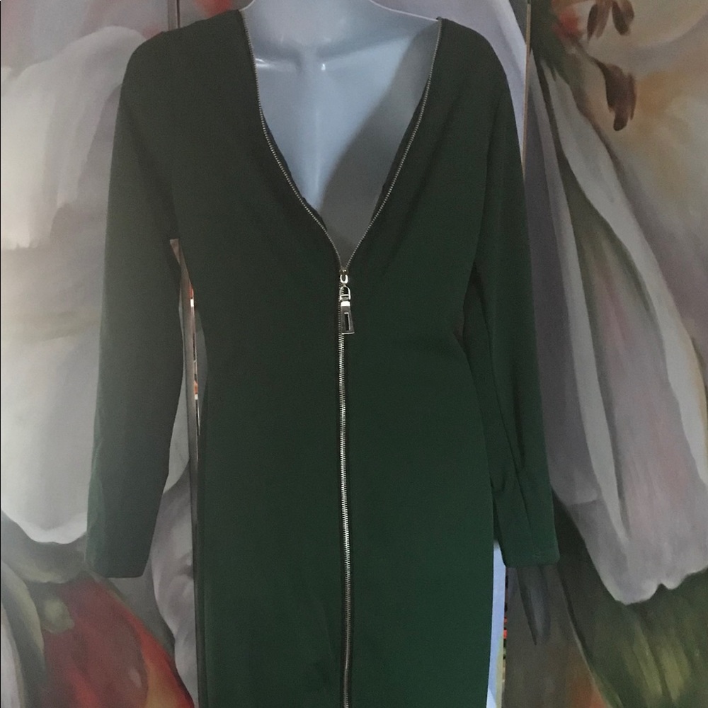 Dress - Picture 3 of 4